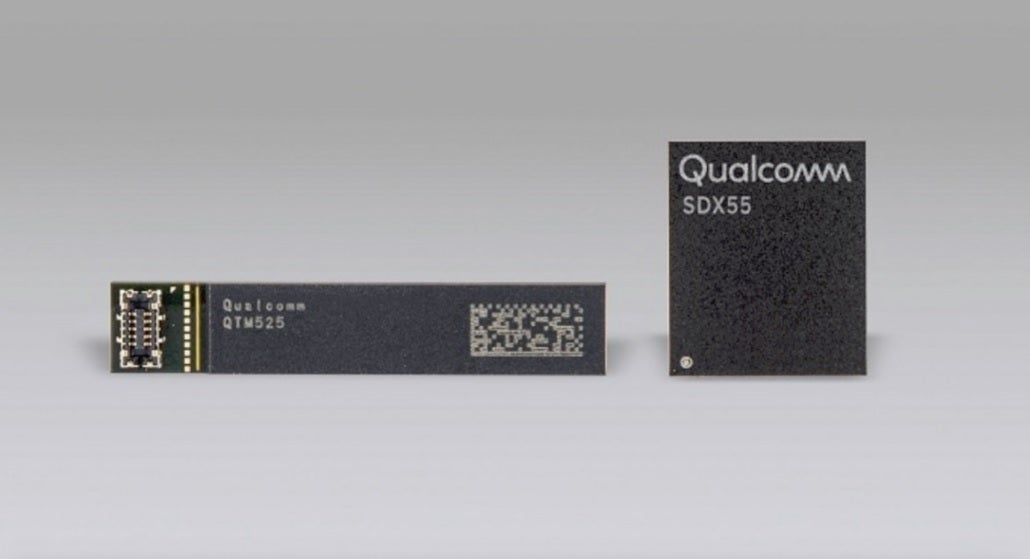 At left, Qualcomm&#039;s mmWave antenna and at right is Qualcomm&#039;s X55 5G modem chip - Data from Qualcomm suggests that Apple could produce 176 million 5G iPhone units this year