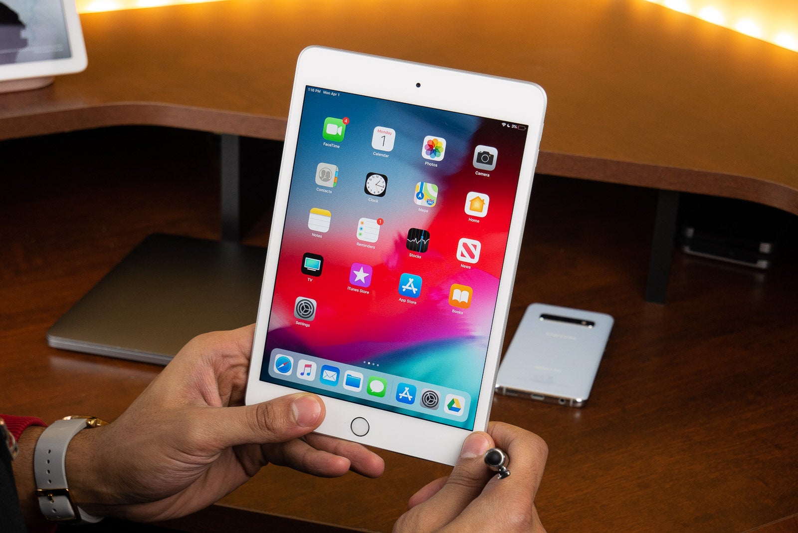 Apple still sells the iPad mini and the next one is planned for 2021 - Why is Apple not making a foldable iPhone yet?