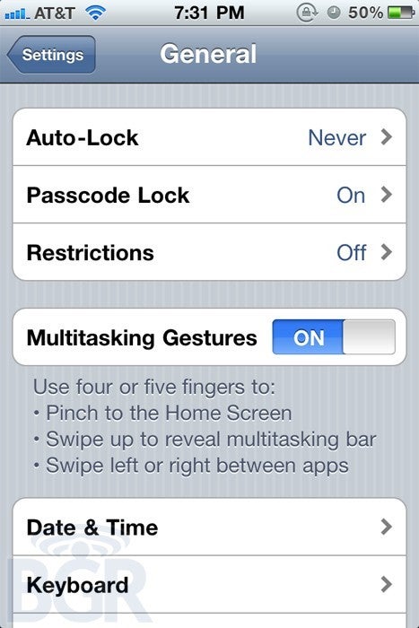Leaked photo hints that multitasking gestures are tested on the iPhone 4?