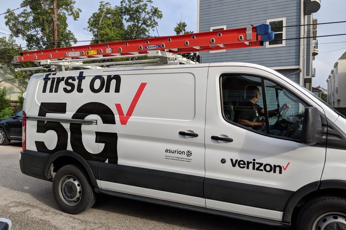 Verizon goes after T-Mobile for once (kind of), touting its own big 5G ambitions