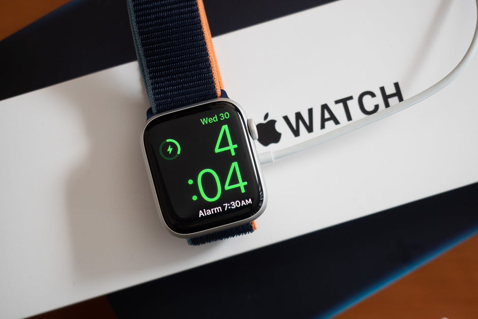 Apple Watch SE - Best Valentine's Day deals 2022