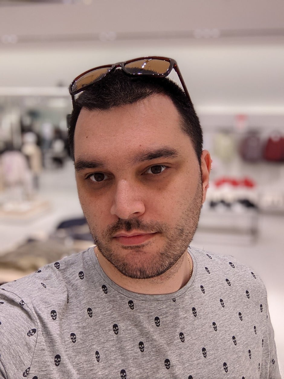 Pixel 5 - Galaxy S21 Ultra vs iPhone 12 Pro Max, Pixel 5, Note 20 Ultra selfie camera comparison