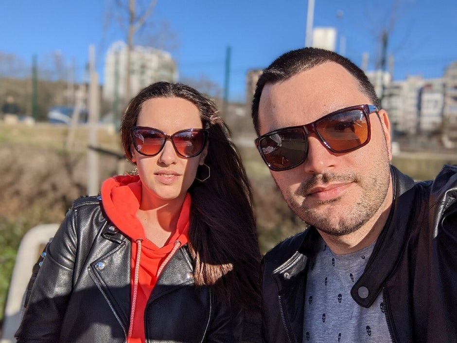 Pixel 5 - Galaxy S21 Ultra vs iPhone 12 Pro Max, Pixel 5, Note 20 Ultra selfie camera comparison