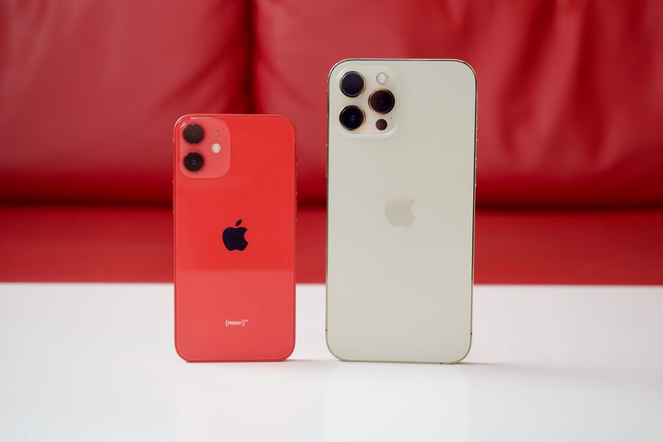 iPhone 12 Mini links, iPhone 12 Pro Max rechts - Sollte Apple das iPhone 12 Mini einfach töten?