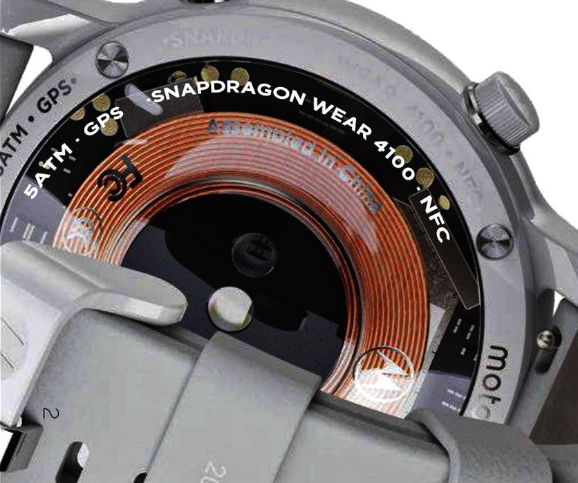 Ein Foto einer weißen Moto 360-Uhr zeigt, dass sie mit der Snapdragon Wear 4100 betrieben wird und mit NFC - der vierten Moto-Smartwatch ausgestattet ist, die diesen Sommer mit Snapdragon Wear 4100 und NFC im Inneren erscheinen soll