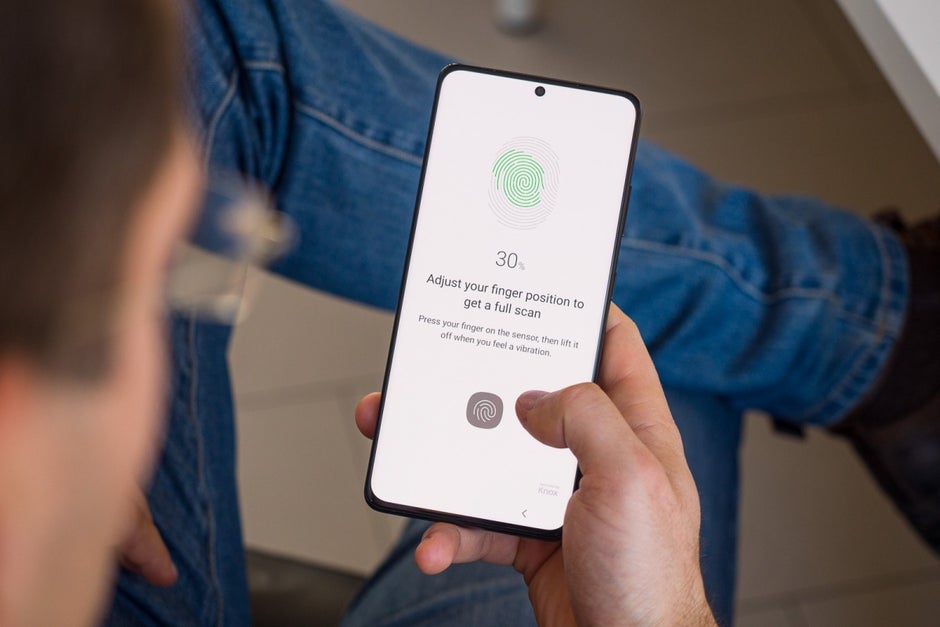 Das Galaxy S21 Ultra ist heute nur eines von vielen Android-Geräten mit einem Fingerabdruckscanner unter dem Display. Die gesamte iPhone 13-Familie von Apple wird wahrscheinlich eine mit Spannung erwartete Funktion auf den Markt bringen