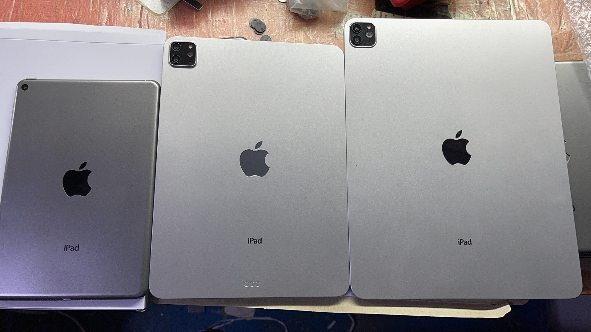 If those images can be trusted, the iPad Pro 12.9-inch will have no Smart Connector on the back - Alleged iPad Pro and iPad mini 2021 model dummies show little changes