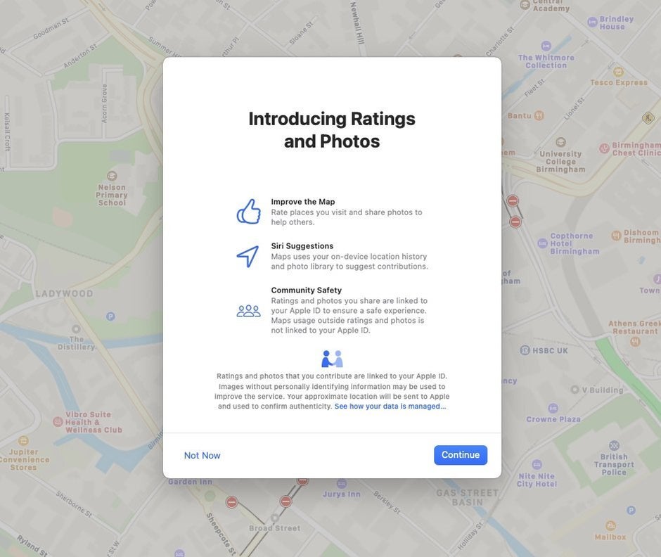 La première fois que vous souhaitez évaluer un lieu ou rédiger un avis, cette boîte apparaîtra - La fonctionnalité trouvée dans la version britannique d'Apple Maps arrive aux États-Unis.