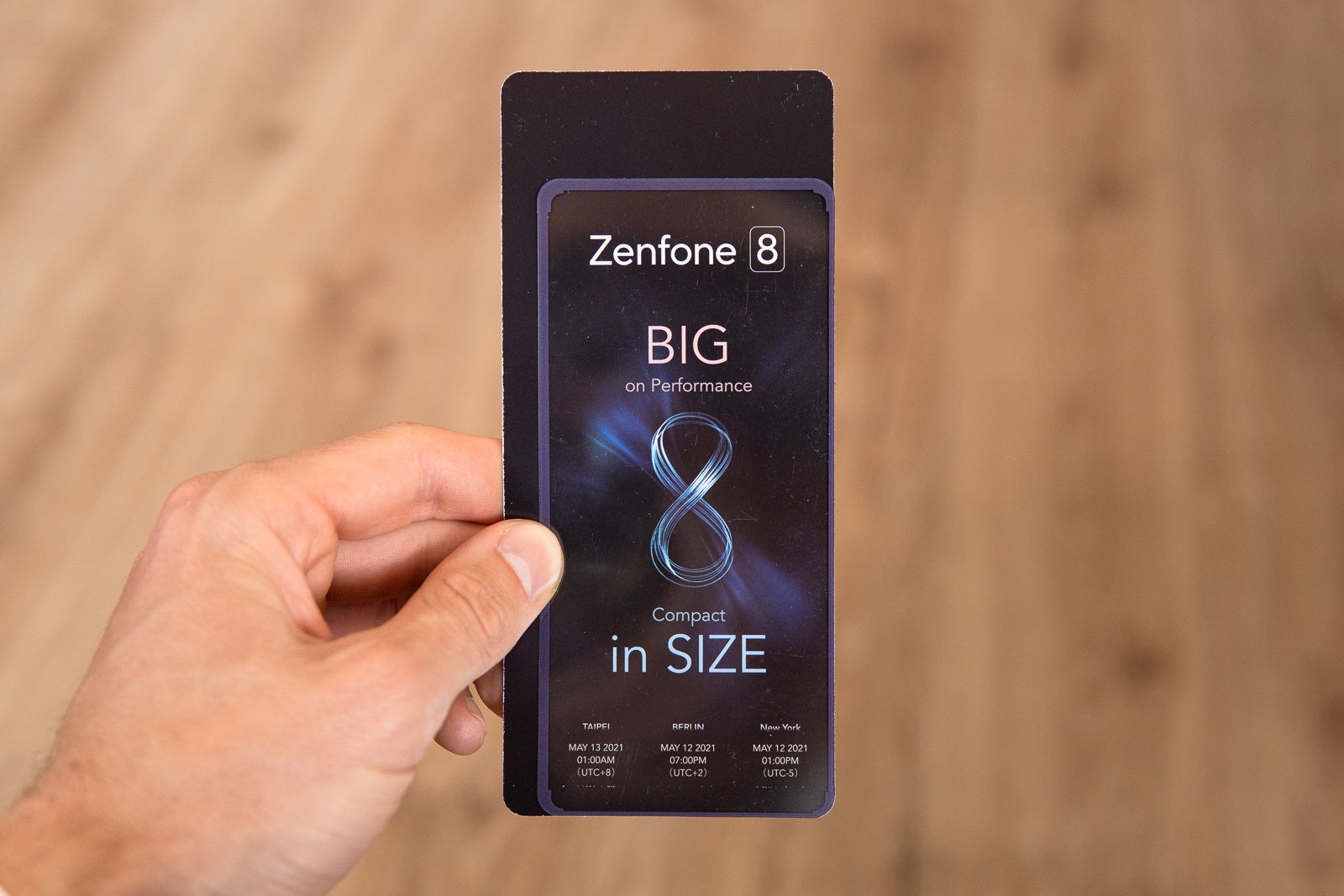 ایسوس با یک دعوت زیبا از Zenfone 8 جمع و جور و در عین حال قدرتمند رونمایی می کند