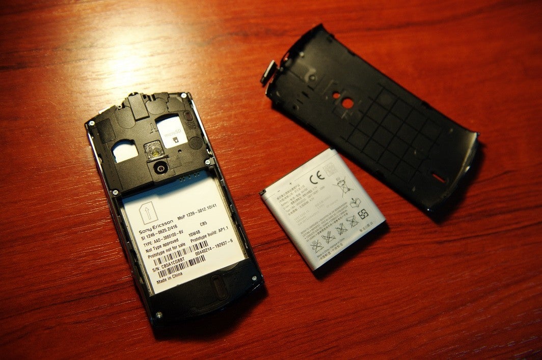 Images of the Sony Ericsson Xperia Neo leaked again