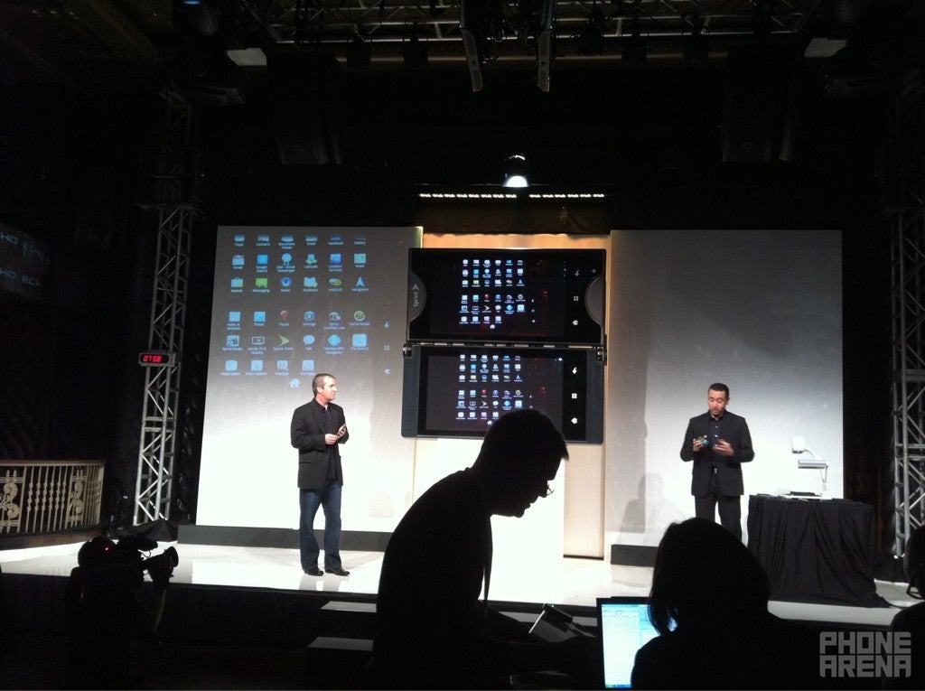 Sprint announces the Kyocera Echo: one screen doesn&#039;t cut it anymore