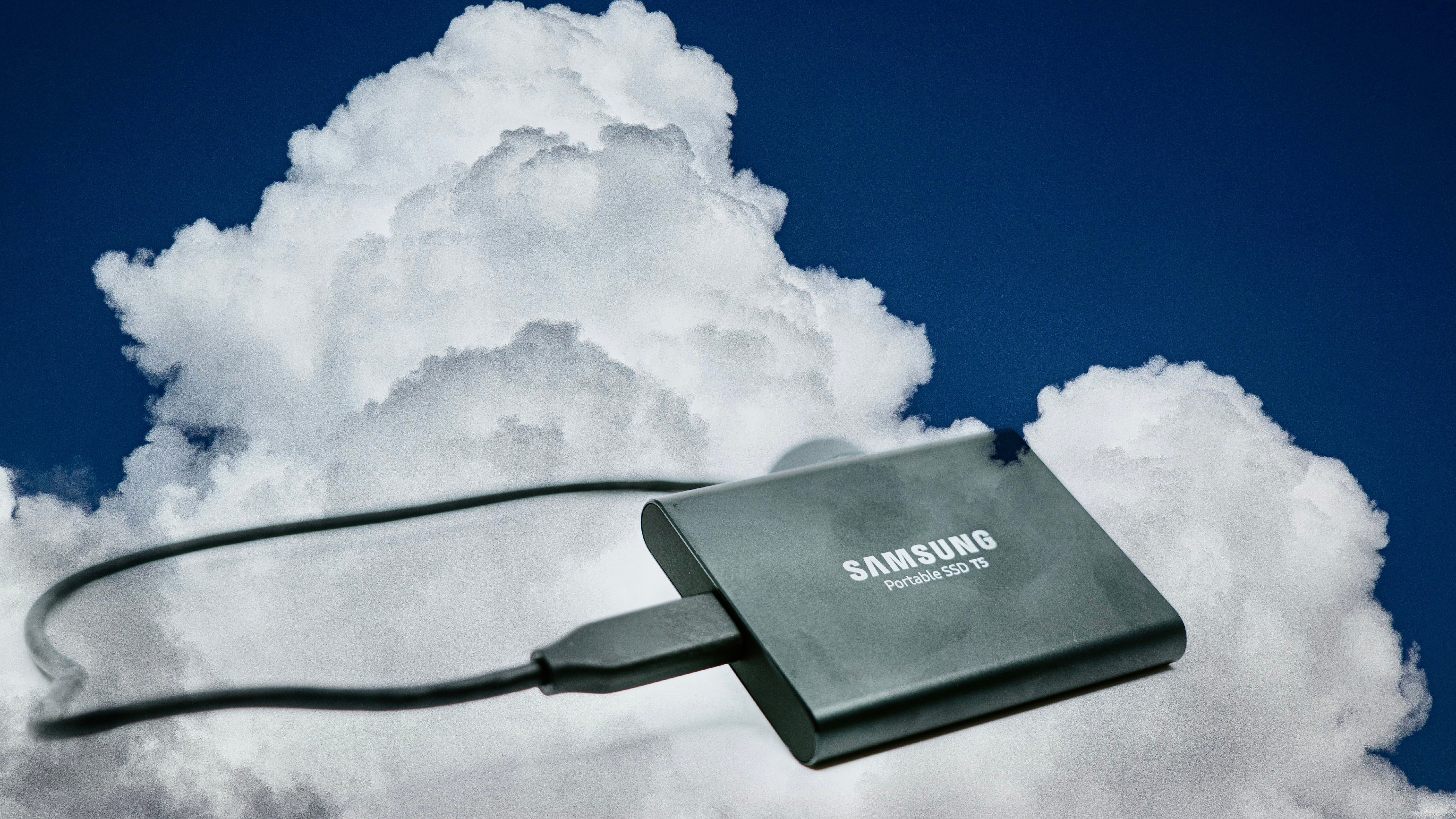 Sommerhus tilbehør gammel Cloud vs external SSD/HDD storage: Which one to choose depending on your  needs - PhoneArena