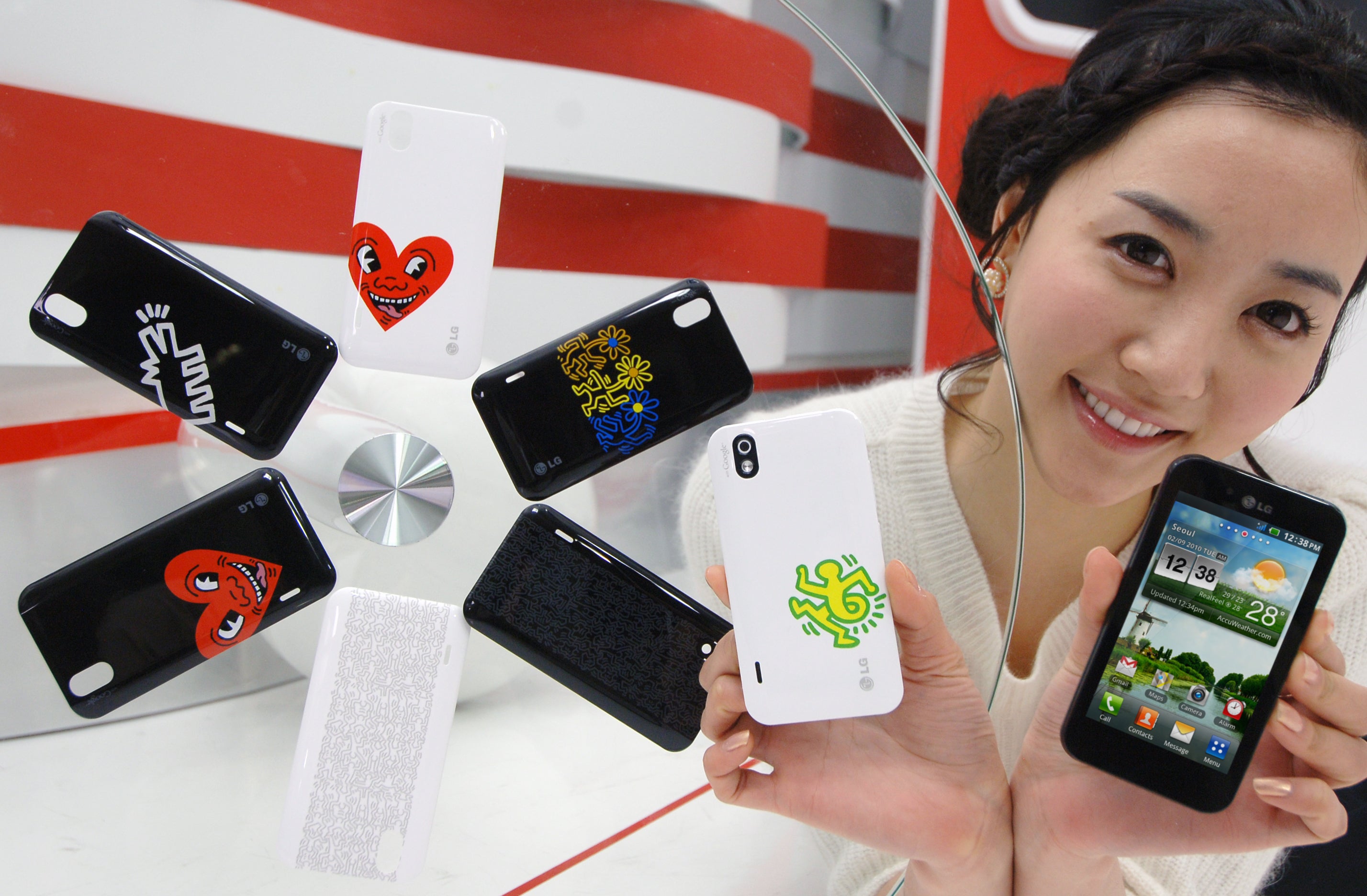 LG collaborates with the Keith Haring Foundation &quot;to create iconic back covers for the Optimus Black&quot;