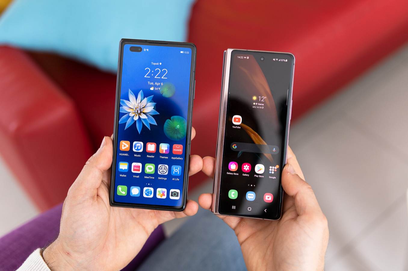 The Galaxy Z Fold 3 (rumored to keep the same screen sizes like the Fold 2), might look funny next to Huawei&#039;s Mate X2... - Why the cutting-edge Galaxy Z Fold 3 is doomed to flop