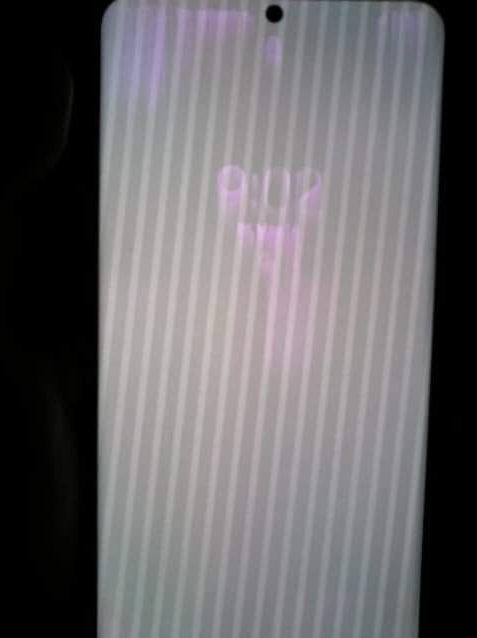 Image source - LeeYon - Samsung Galaxy S20 display issues seem to surface after a year of usage