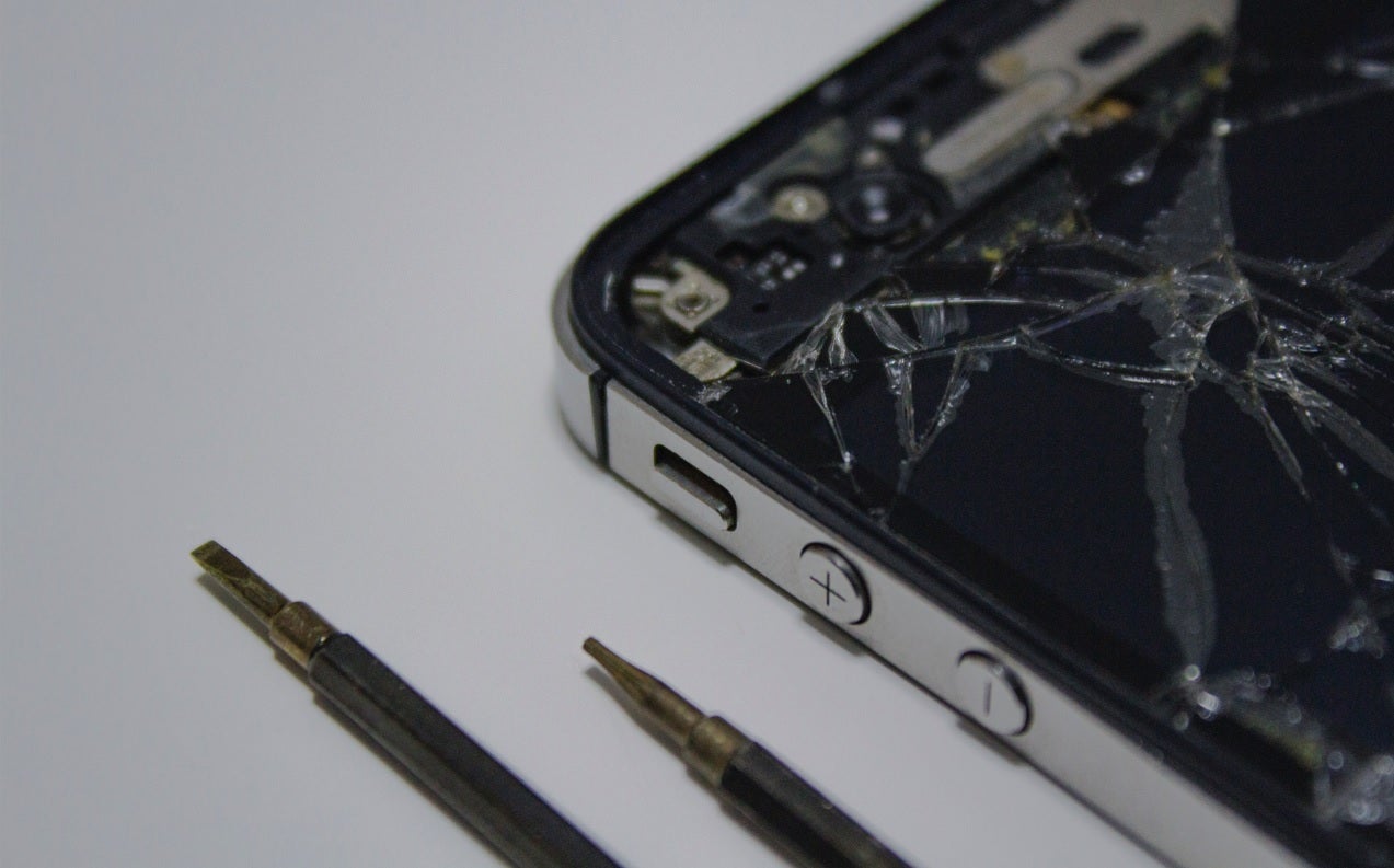 The U.S. would like to see device owners use independent repair shops or turn to DIY - U.S. could force Apple to make the iPhone cheaper and easier to repair