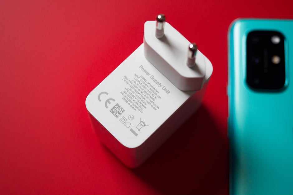 OnePlus Warp Charger going up to 64 W - iPhone to be dragged to the USB Type-C era, kicking and screaming