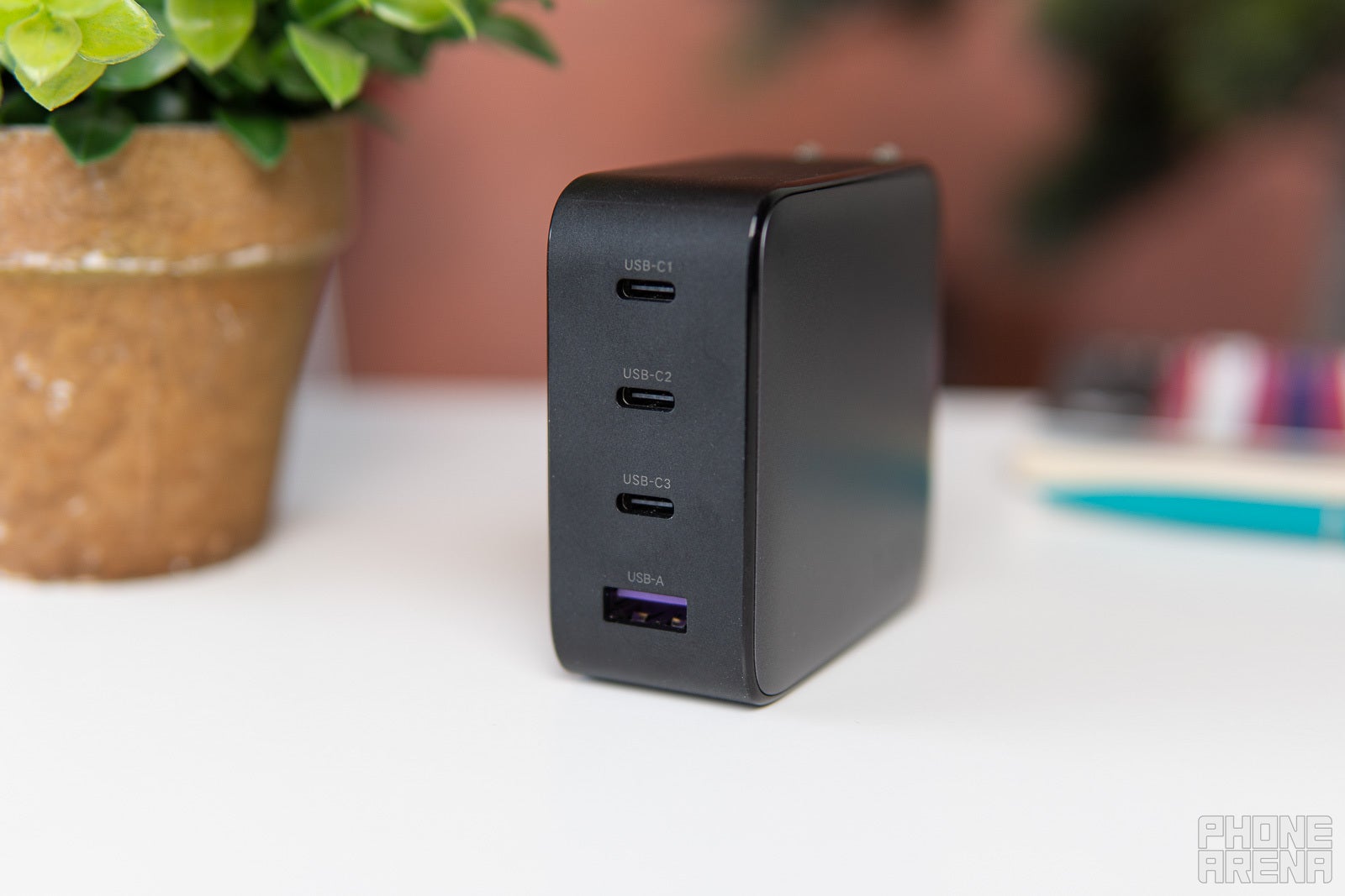 The end of your charging troubles: Ugreen GaN 100 W fast charging hub!