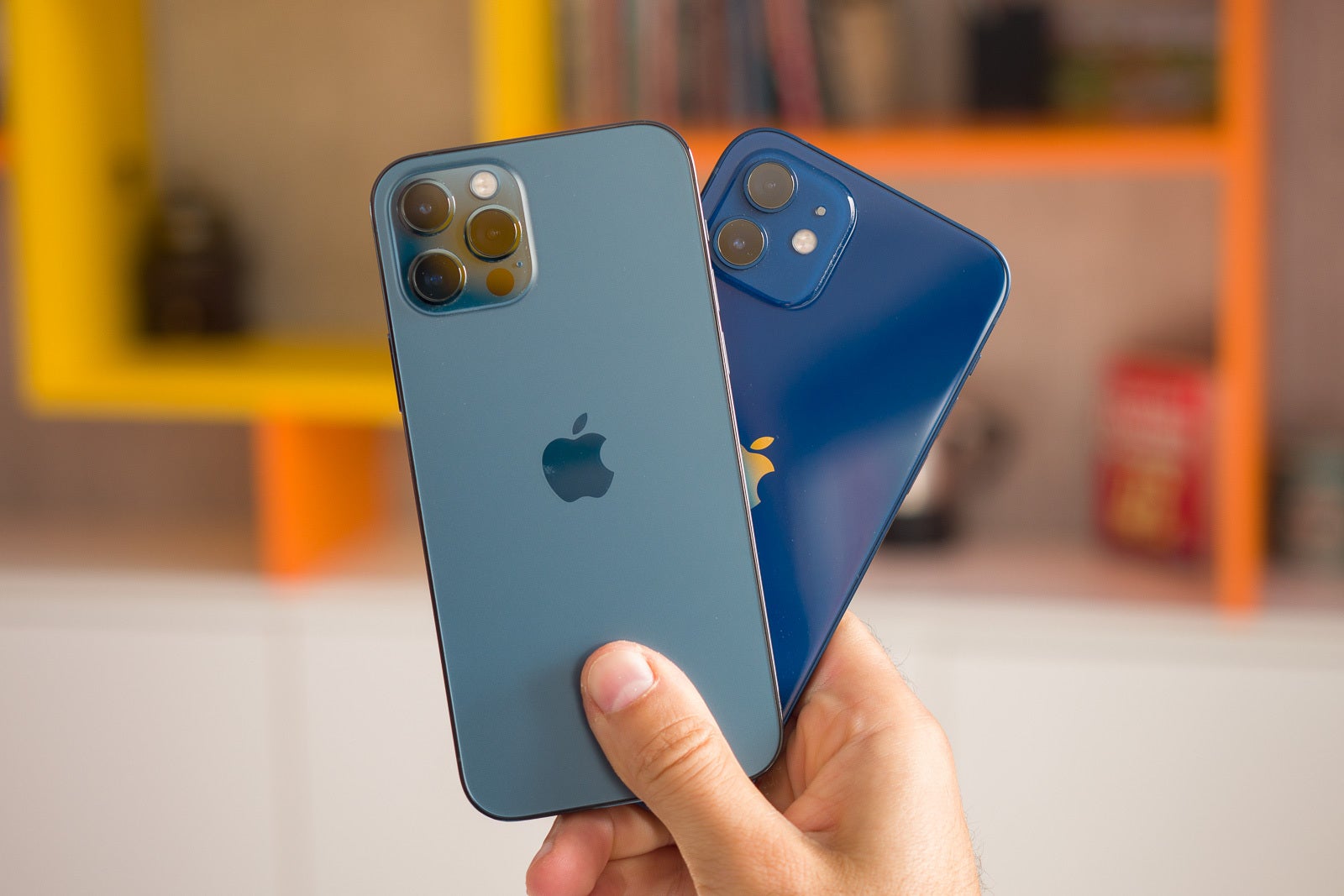 It looks like the iPhone 12 and 12 Pro also share a hardware problem - Apple will fix the iPhone 12 and 12 Pro&#039;s earpiece for free; Confirming there&#039;s a problem