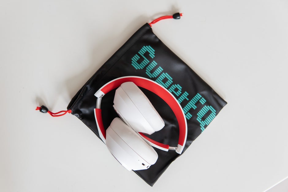 SuperEQ headphones: affordable active noise-cancelation and fresh style