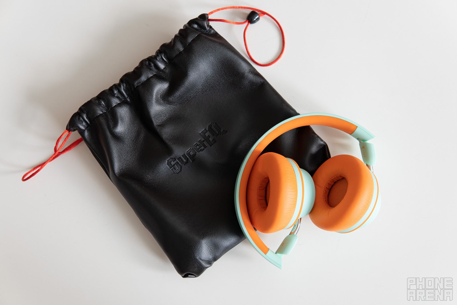 SuperEQ headphones: affordable active noise-cancelation and fresh style