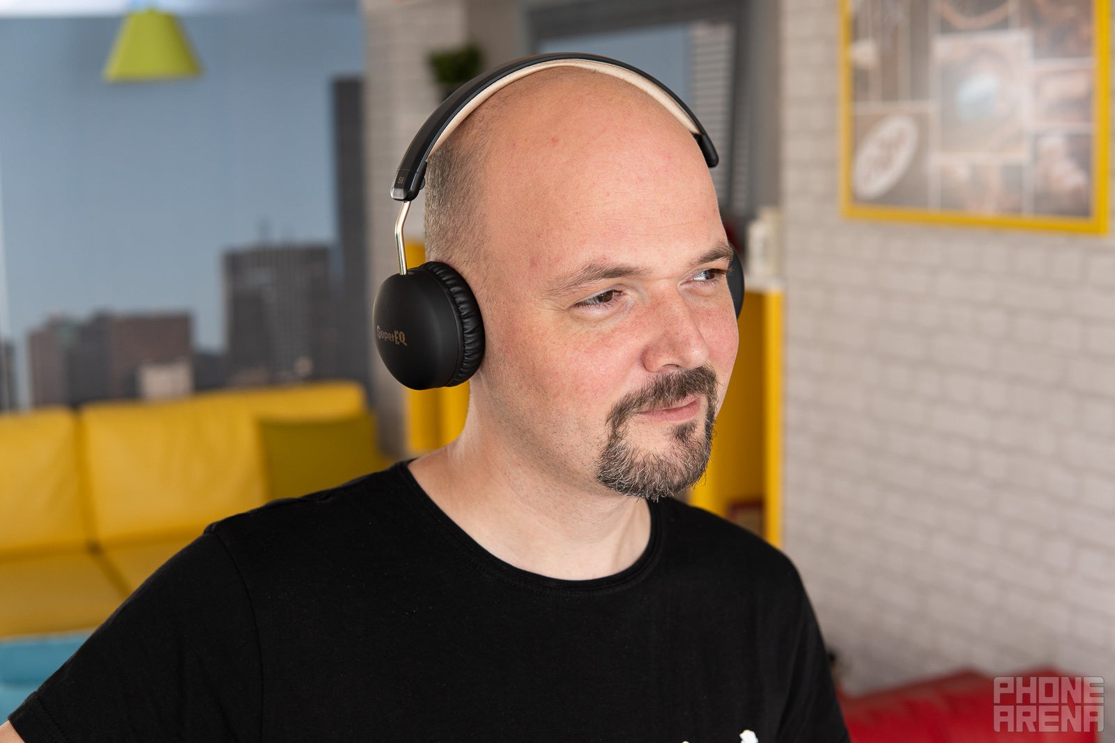 SuperEQ headphones: affordable active noise-cancelation and fresh style