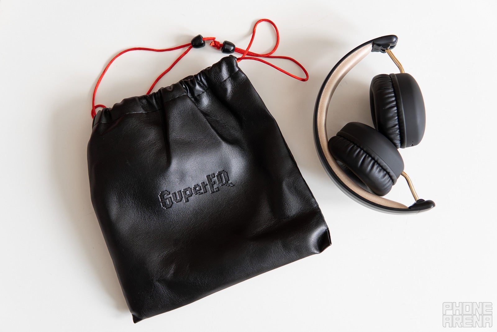 SuperEQ headphones: affordable active noise-cancelation and fresh style