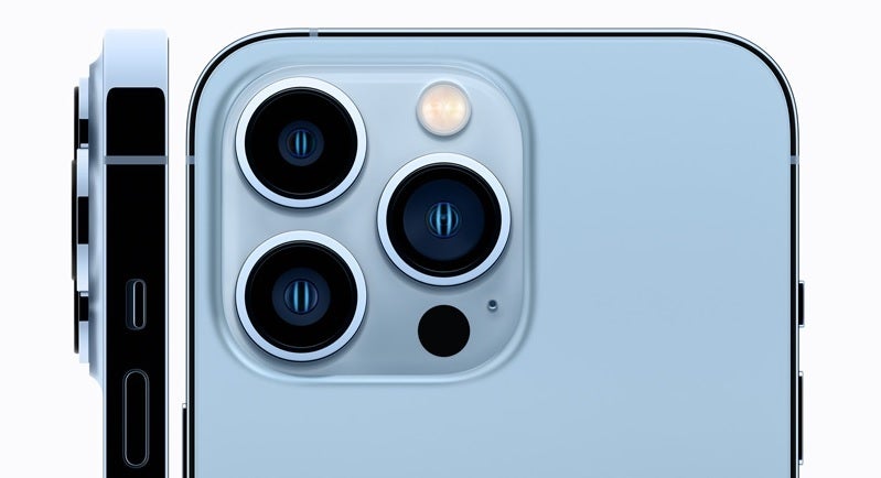 El módulo de la cámara trasera del iPhone 13 Pro - el equipo de cámaras del iPhone de Apple: no hay descanso para los cansados