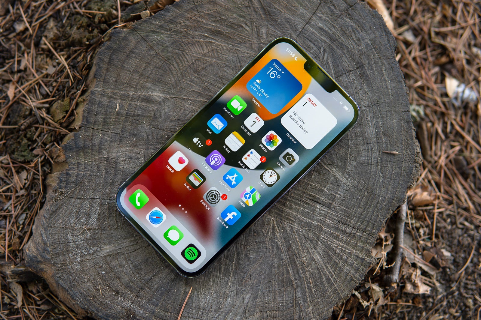 iPhone 13 Pro Max with iOS 15 - Apple stops signing iOS 14.8: you can no longer downgrade to it