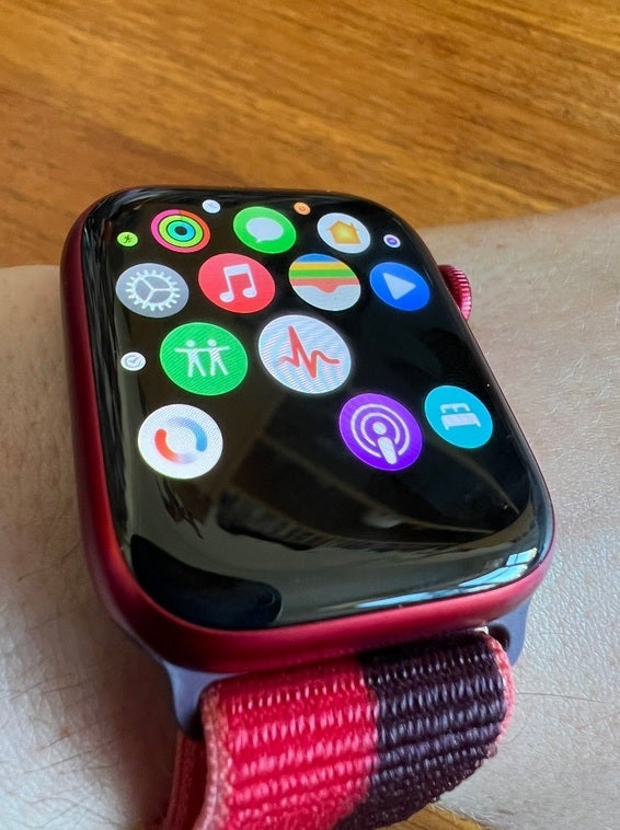 Apple Watch Series 7 bug prevents some app icons from appearing - One day after being released, the Apple Watch Series 7 notches its first bug