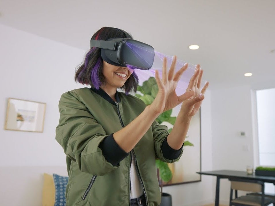 The Oculus Quest 2 can detect your hands, recognize hand gestures, and thus you can use them as controllers in some scenarios - AR is the future of smartphones, starting with Apple's AR glasses