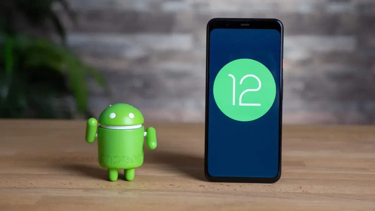 Older Pixel phones on Android 12 start getting the new Security hub