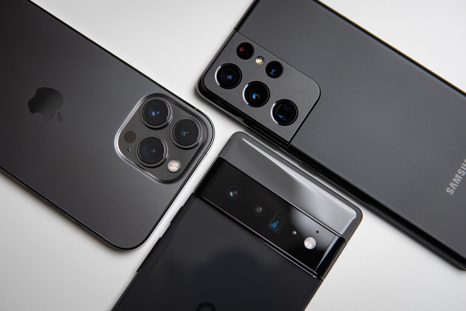 Pixel 6 Pro vs iPhone 13 Pro Max vs Galaxy S21 Ultra: Night Mode Camera Comparison