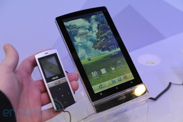 Image courtesy of Engadget - Asus Eee Pad MeMO 7-inch tablet could be bundled with MeMic, a Bluetooth handset