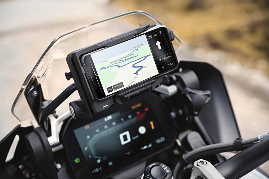 BMW's new bike-mount looks cool, but can it damage your phone? - Apple and BMW disagree whether iPhones can be attached to motorbikes