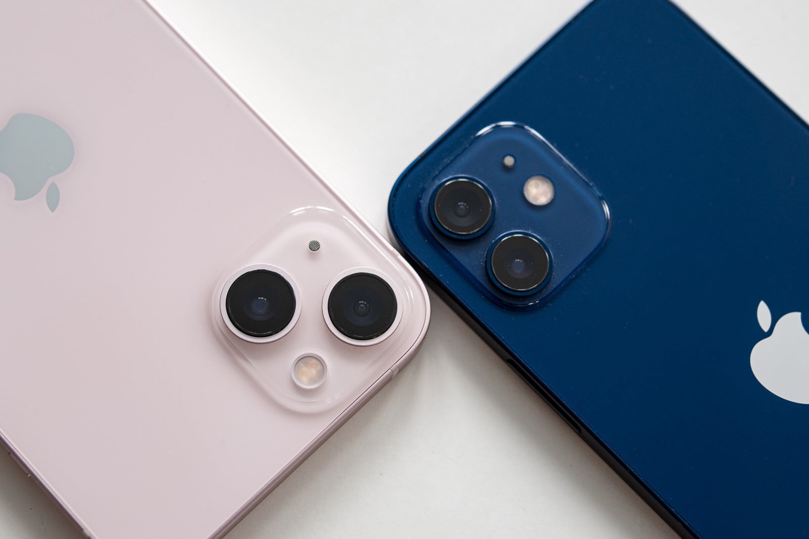 It looks like Russians might be forced to buy phones from brands like Xiaomi instead of Apple - Russia could ban Apple and Google if they don&#039;t open offices in the country
