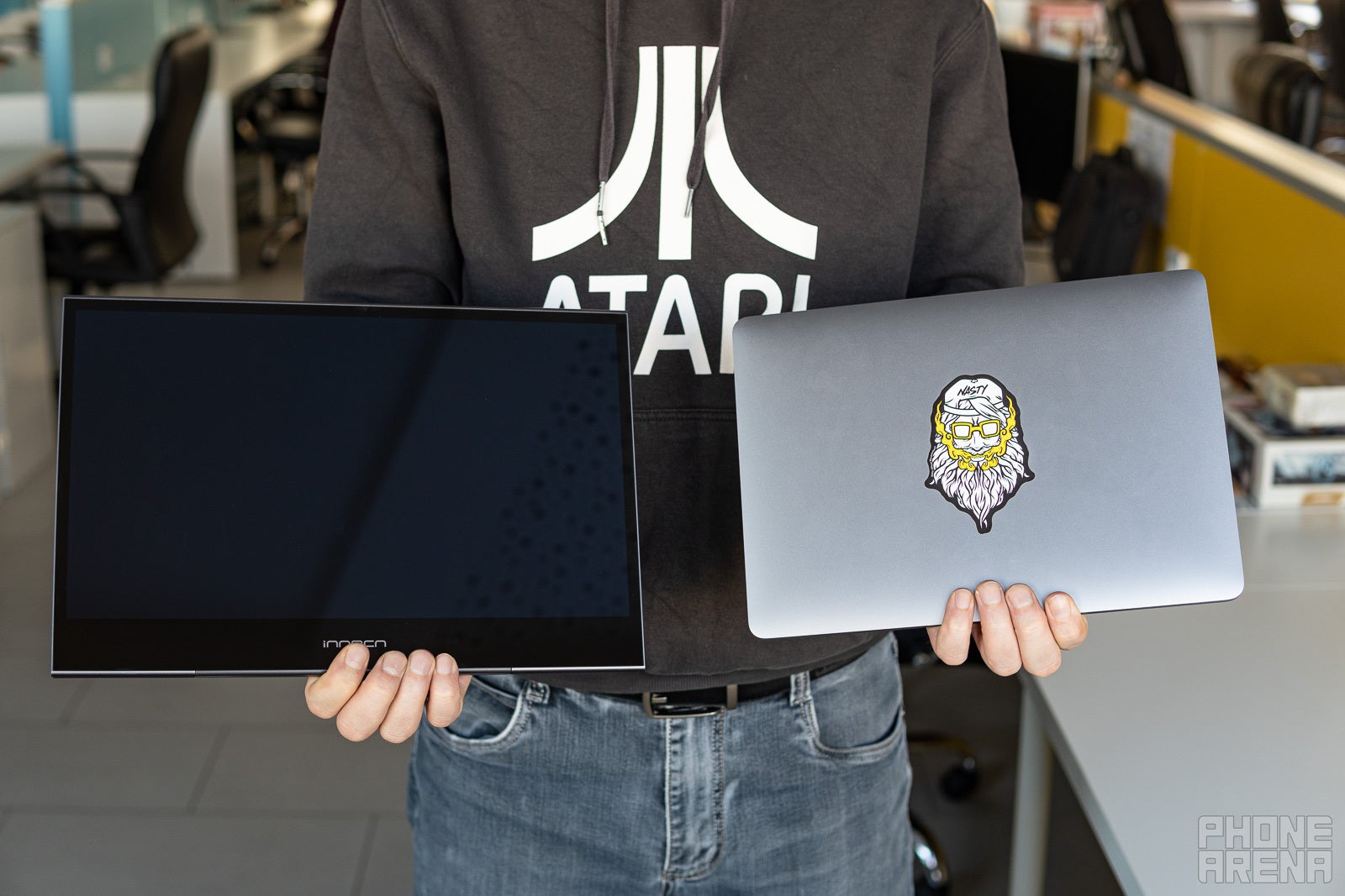 Innocn N1F-Pro left, MacBook Pro 13&quot; right - Innocn portable monitors: easy second screen, DeX, gaming on the go