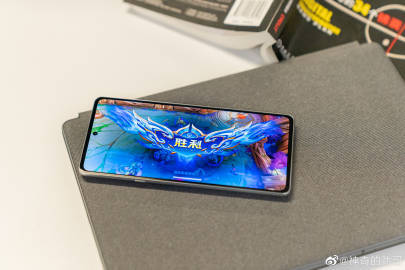 Moto&amp;nbsp;Edge X30 image shared by Lenovo exec - Motorola exec shows off the flagship Moto Edge 30 Ultra