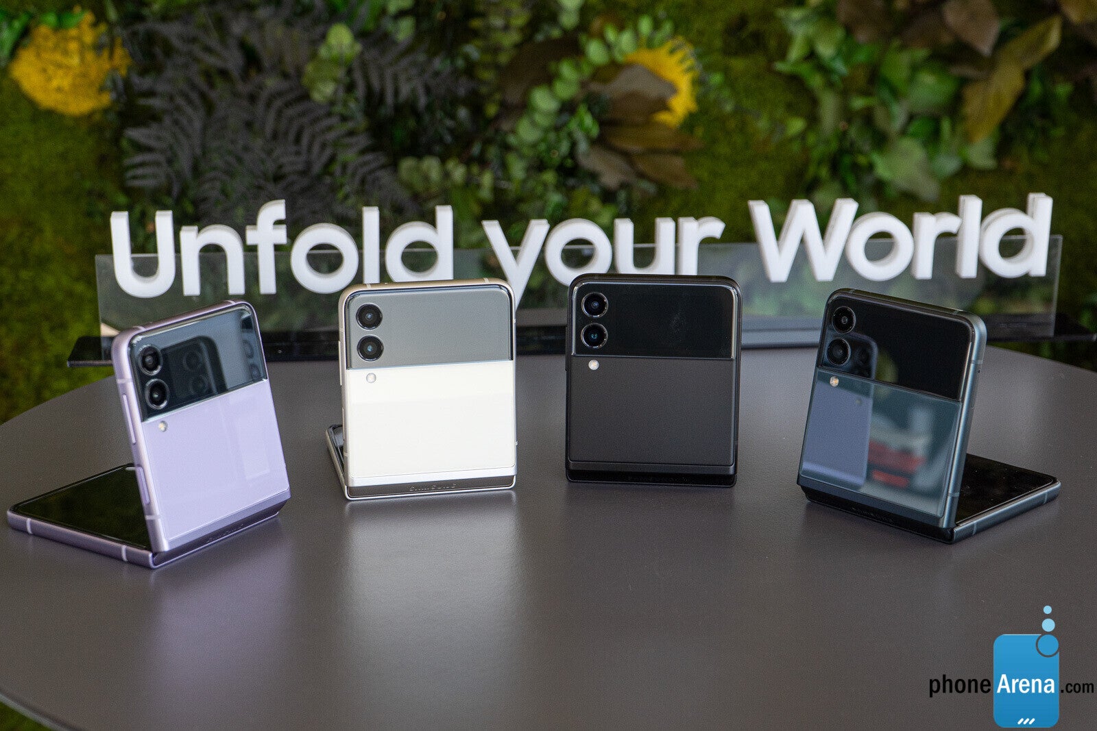 The Samsung Galaxy Z Flip 3 (various color models) - Here&#039;s why Samsung dominated 2021 (Watch out, 2022!)