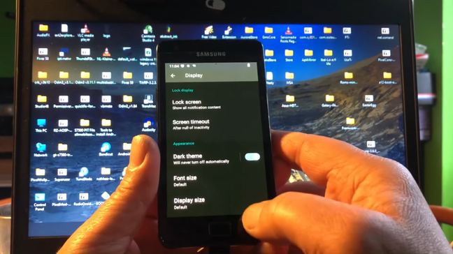 Brazilian YouTube channel Technoblog managed to replicate the port - Android 12 works on the Samsung Galaxy S2 (sort of)