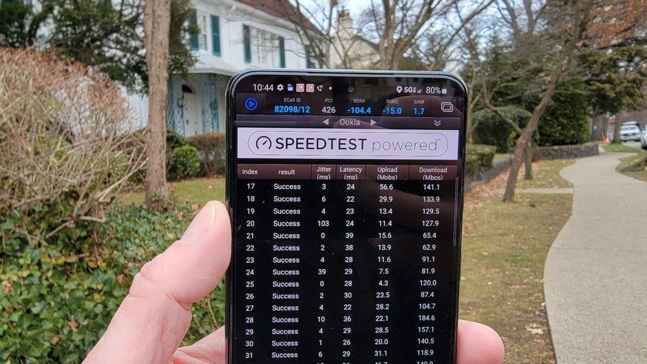 Ikon Verizon 5G UW Sekarang Dapat Berarti Koneksi C-Band Juga - Uji Jaringan 5G Verizon vs T-Mobile di New York: Penerapan C-Band Baru Memenuhi Sprint Spectrum