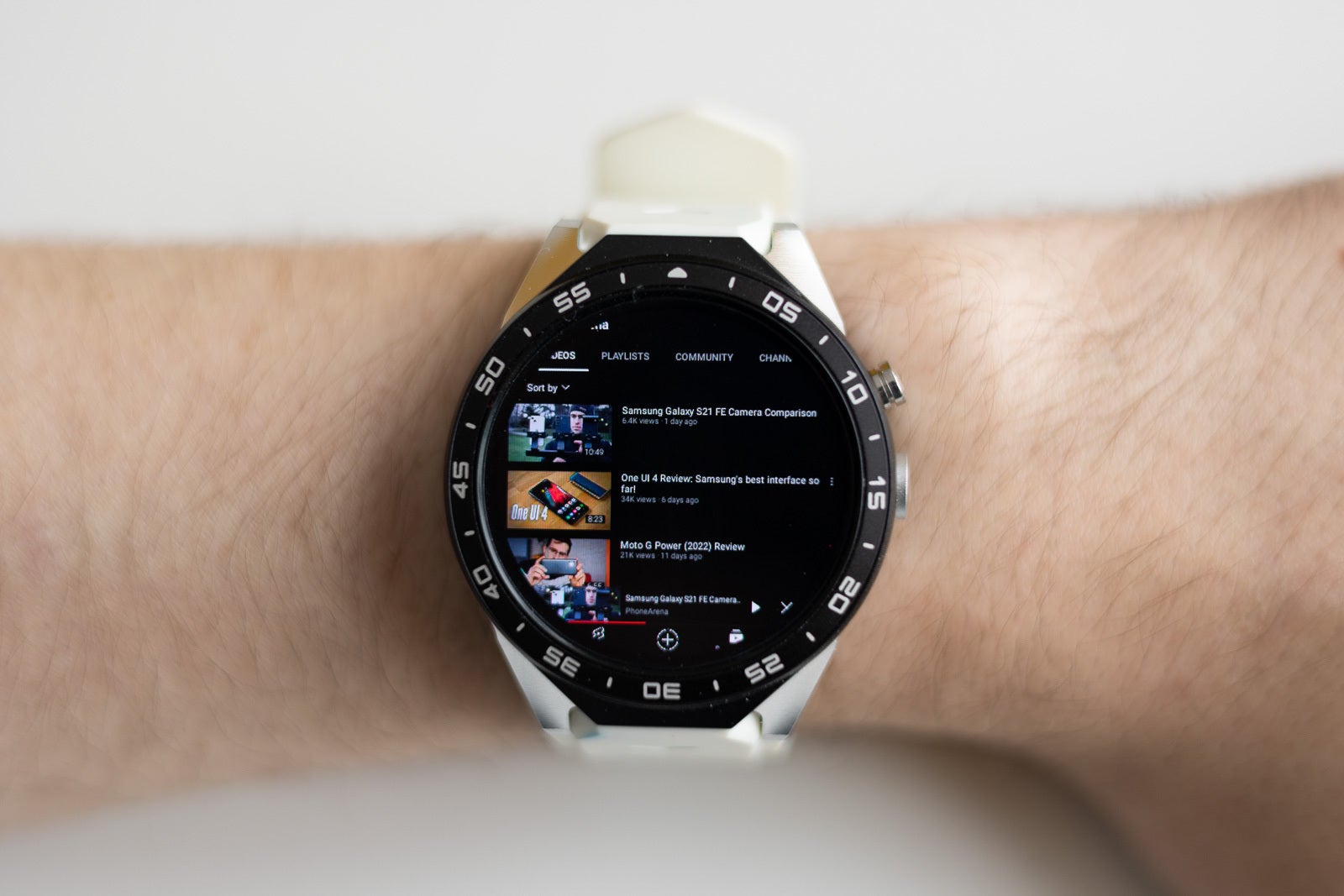 YouTube wasn't made for round screens, like pretty much any other Android app - Full Android on a smartwatch: ridiculous or awesome?