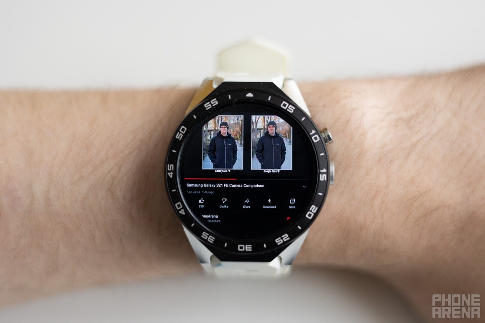 YouTube works just fine, but it sure doesn&#039;t look fine - Full Android on a smartwatch: ridiculous or awesome?