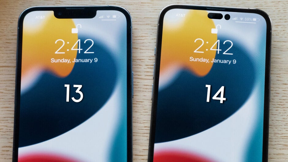 À gauche, iPhone 13 Pro avec encoche.  À droite, rendu de l'iPhone 14 Pro avec des rumeurs de remplacement pour l'encoche - Découvrez les smartphones les plus attendus pour 2022