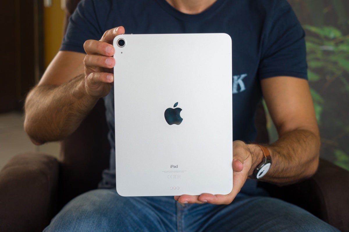 The iPad Air 5 is also expected to look a lot like its predecessor (pictured here). - Brief new report brings more iPhone SE 3 bad news (and some good news)