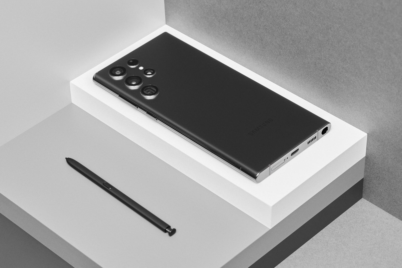 Not a Note... or is it? Official picture of the Galaxy S22 Ultra with its stylus - Samsung Unpacked Recap: what went down