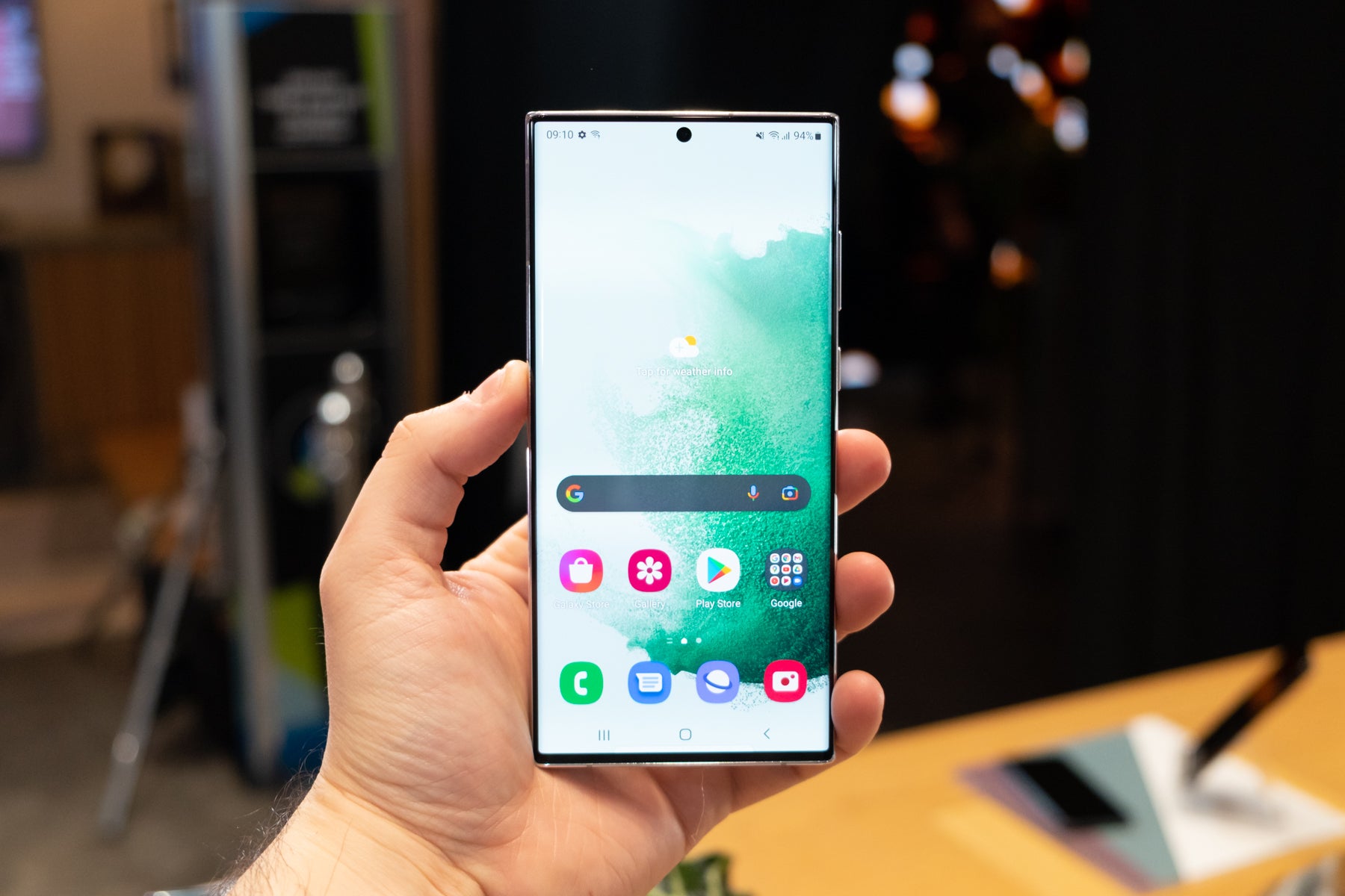 The Galaxy S22 Ultra&#039;s display has a hole-punch and a single camera inside - Why iPhone 14 is finally getting 5-year-old Android tech in 2022
