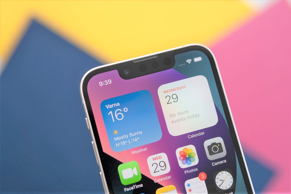 We brightened this photo so all the sensors inside the iPhone 13 notch are clearly visible. Also note how the earpiece has been moved as high up as possible already. As it fits in the bezel, it doesn't need to be changed any further to make a notch-less iPhone possible, unlike the sensors below it. - Why iPhone 14 is finally getting 5-year-old Android tech in 2022