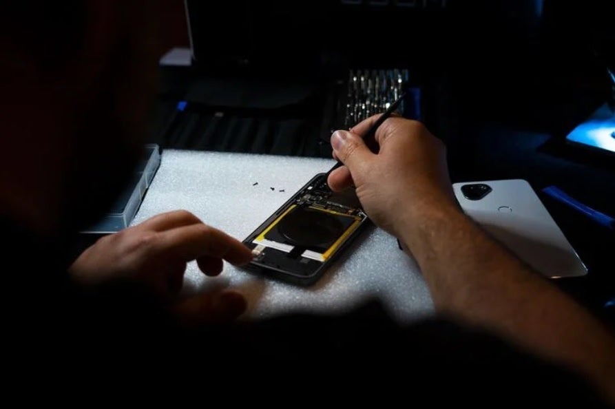 Wireless charging seems likely for the OSOM OV1 - Former Essential Phone teammates could unveil the new OSOM OV1 handset this summer