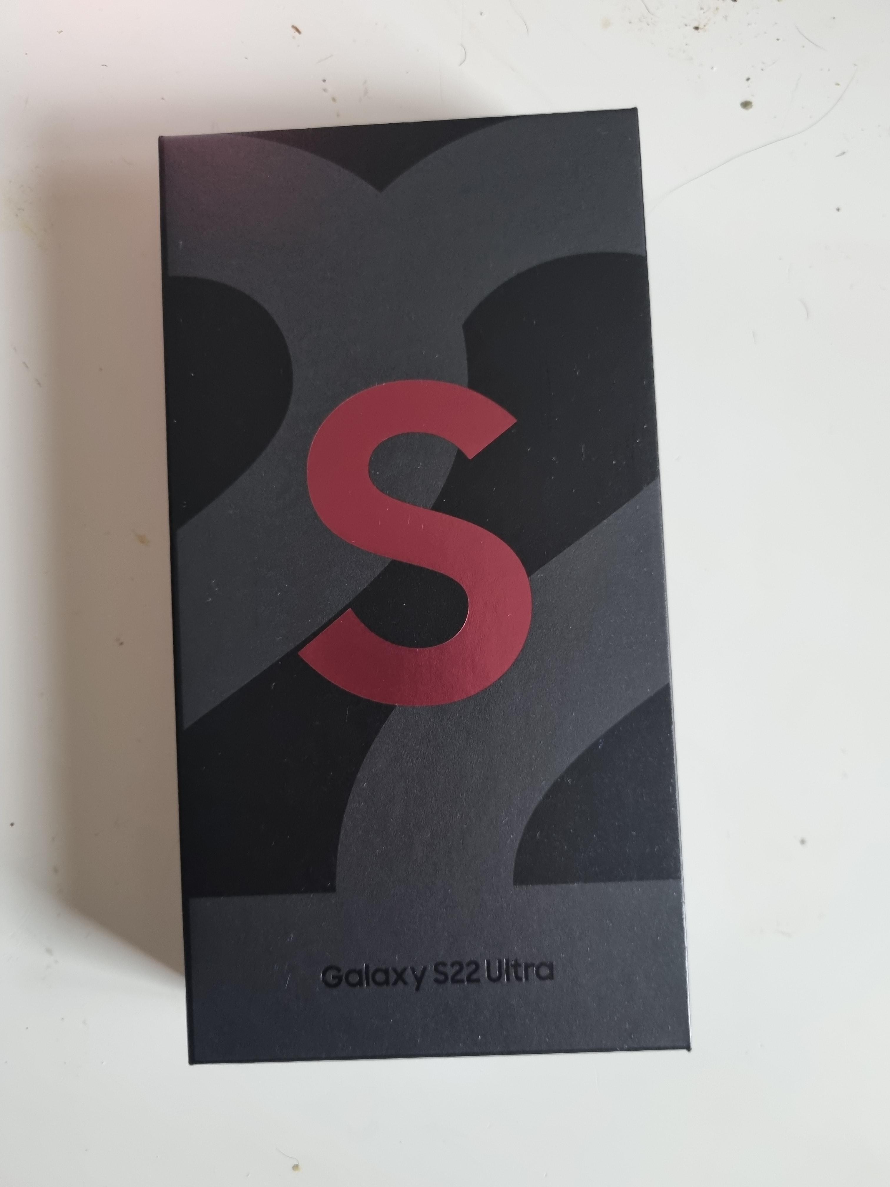 The aforementioned Redditor in France was already shipped his Galaxy S22 Ultra in this box - Galaxy S22 Ultra starts arriving on doorsteps